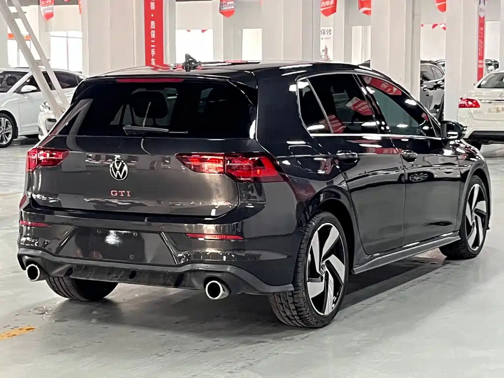 VOLKSWAGEN GOLF 2023