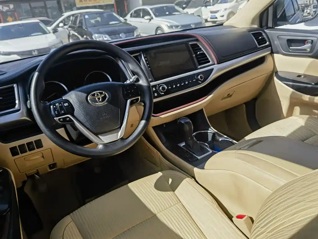 TOYOTA HIGHLANDER 2015