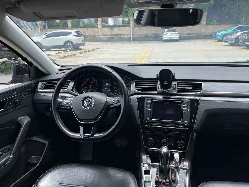 VOLKSWAGEN PASSAT 2017