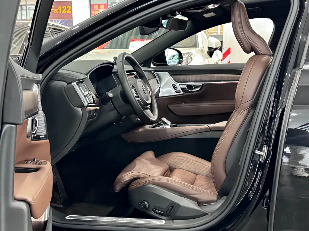 VOLVO S90 2021