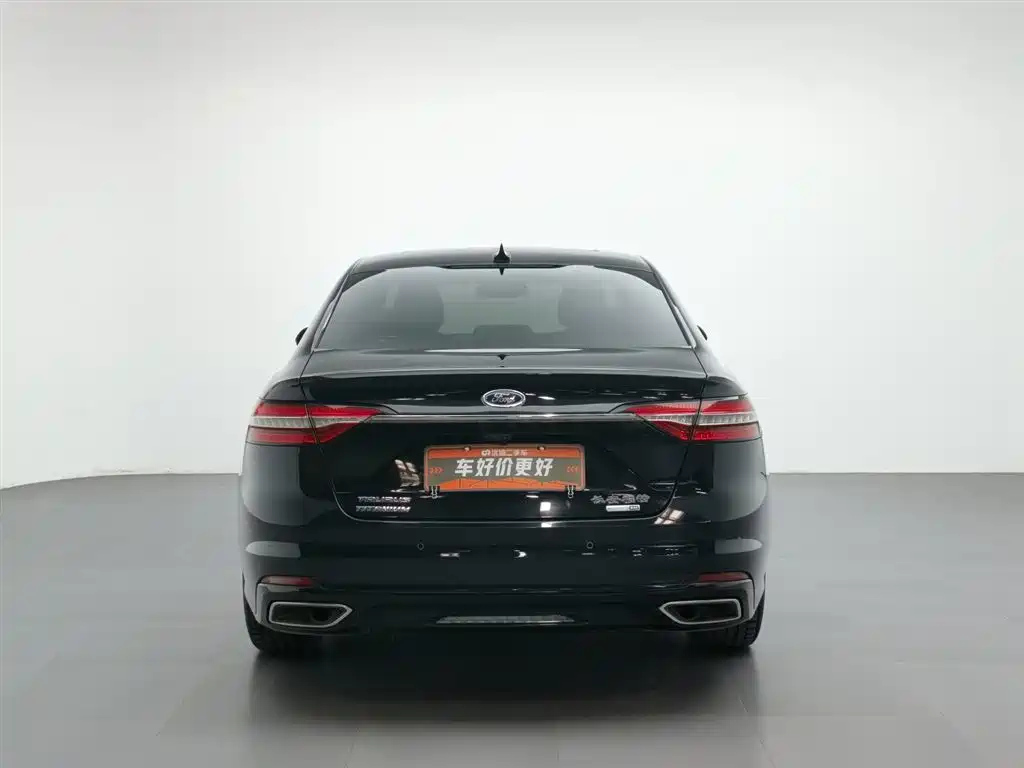 FORD TAURUS 2020