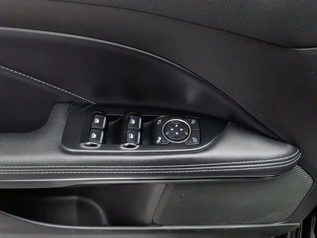 FORD TAURUS 2020