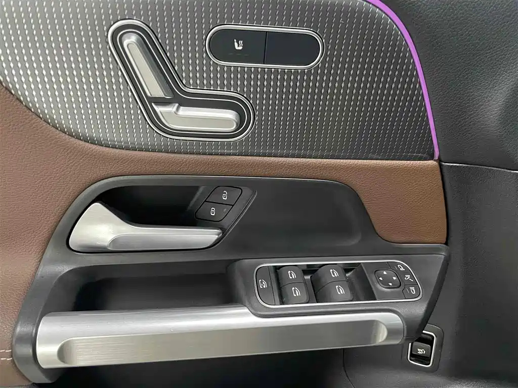 MERCEDES BENZ GLB 2021