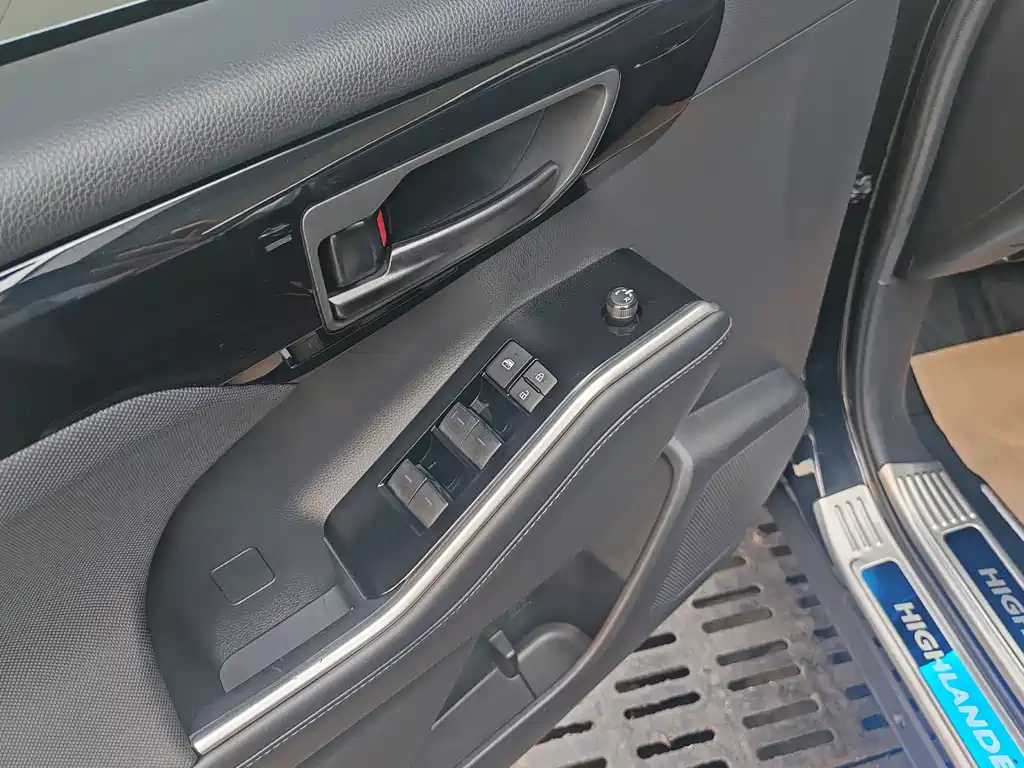 TOYOTA HIGHLANDER 2023