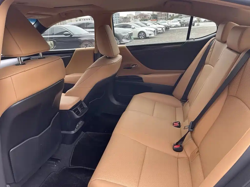 LEXUS ES 2023