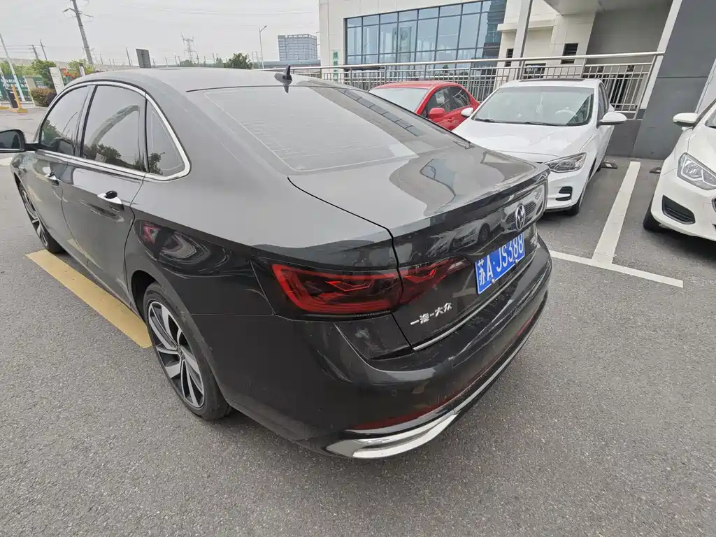 VOLKSWAGEN SAGITAR 2024