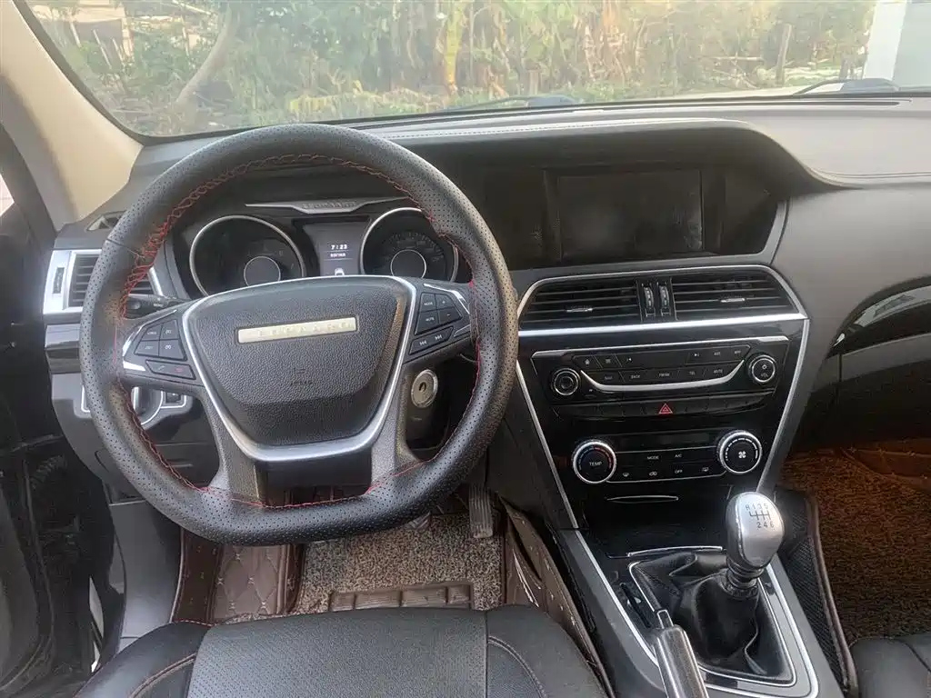 LEOPAARD CS10 2015