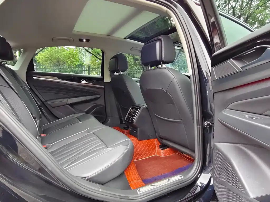VOLKSWAGEN PASSAT 2022