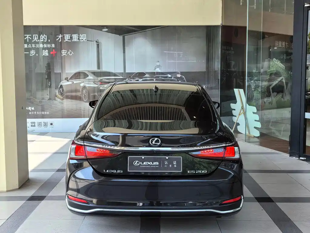 LEXUS ES 2020