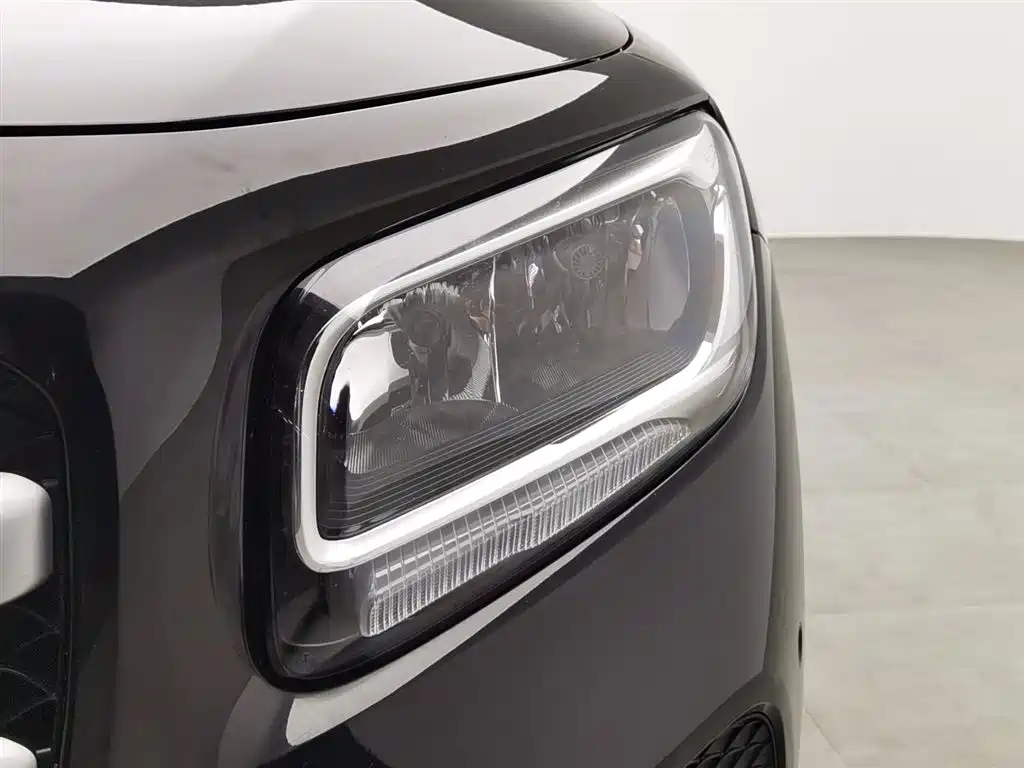MERCEDES BENZ GLB 2021