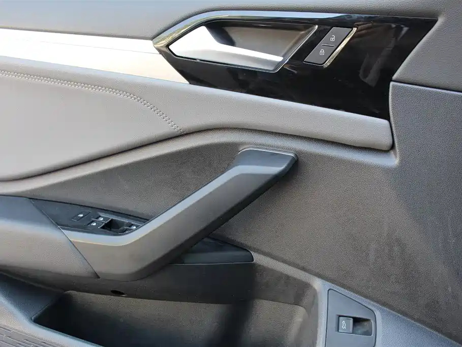 VOLKSWAGEN SAGITAR 2021