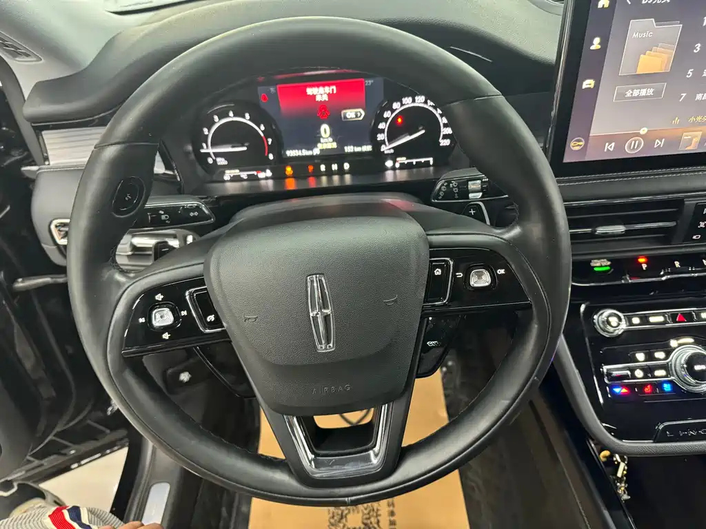 LINCOLN ADVENTURER 2020