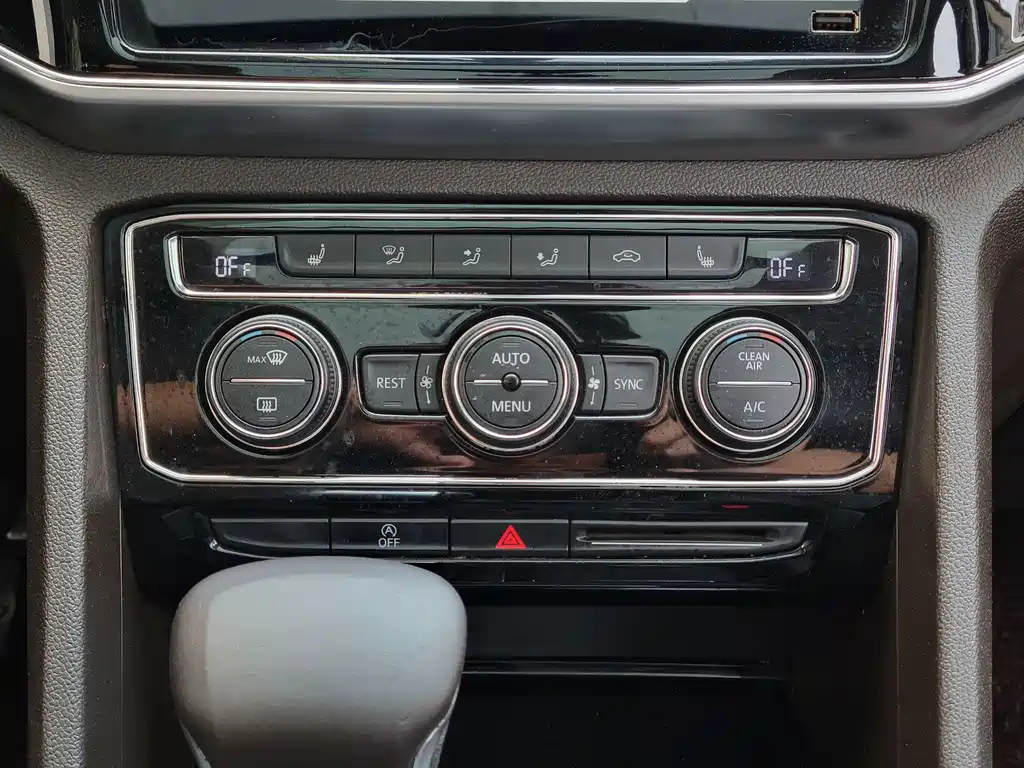 VOLKSWAGEN TOURAN 2020