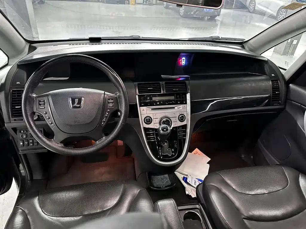 LUXGEN BIG 7 MPV 2013