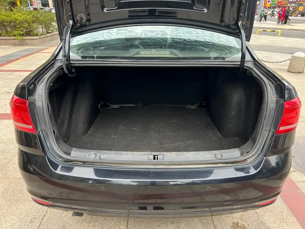 VOLKSWAGEN LAVIDA 2017