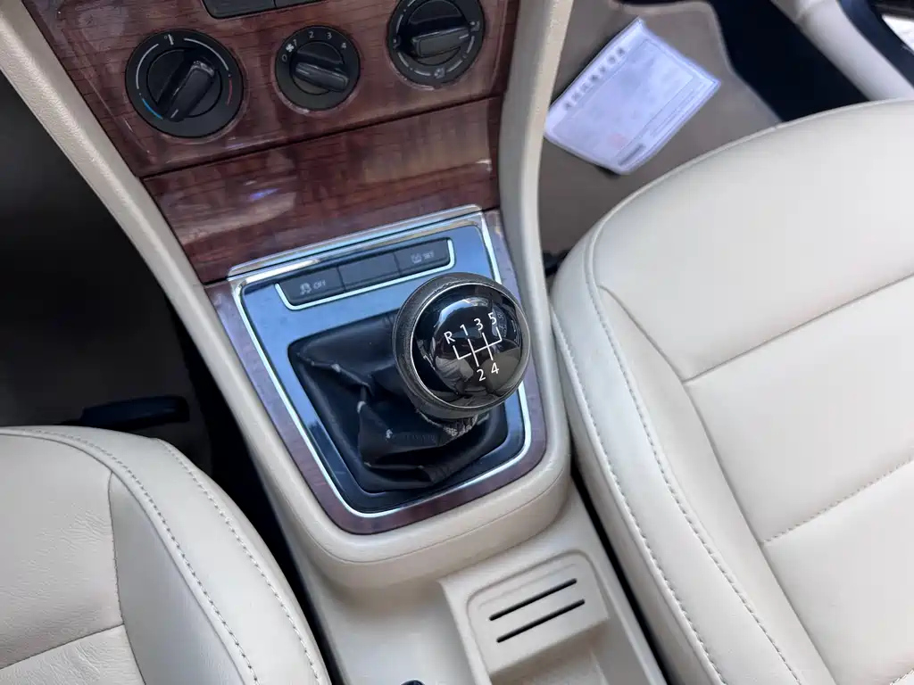VOLKSWAGEN LAVIDA 2012