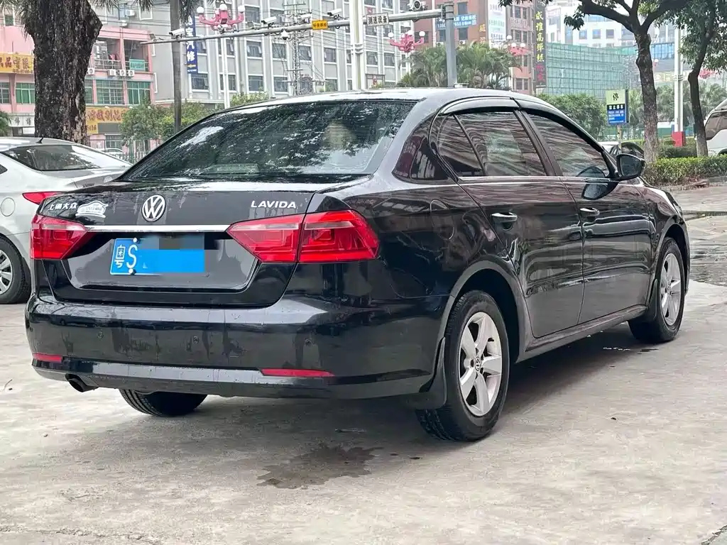 VOLKSWAGEN LAVIDA 2012