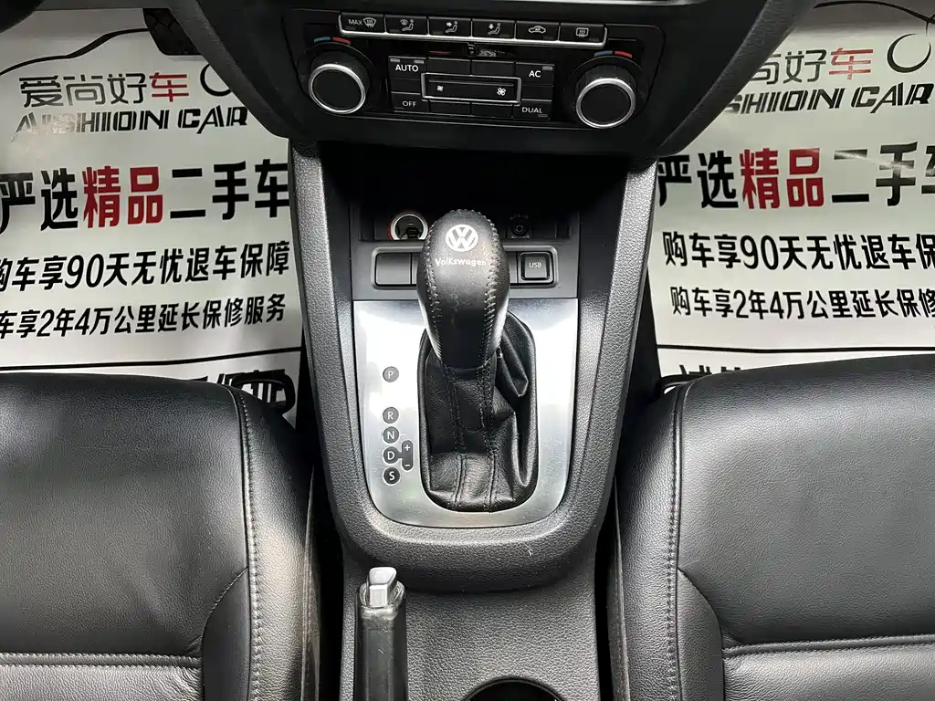VOLKSWAGEN SAGITAR 2012