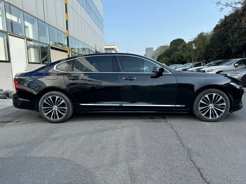 VOLVO S90 2022