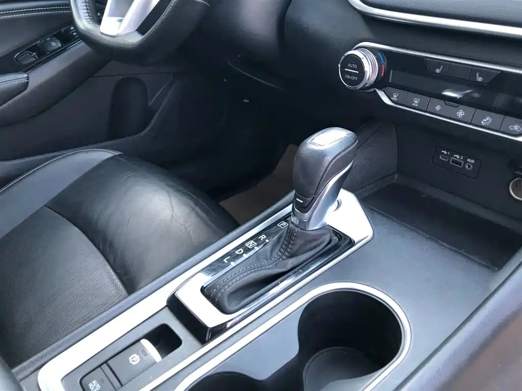 NISSAN TEANA 2020