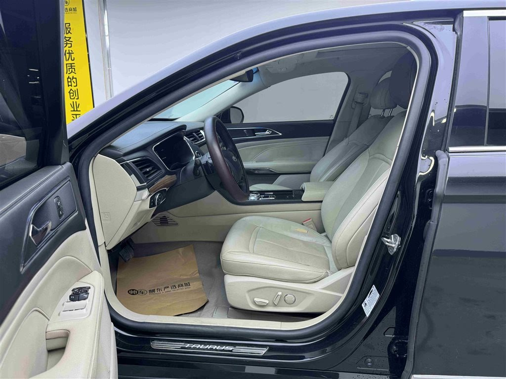 FORD TAURUS 2015