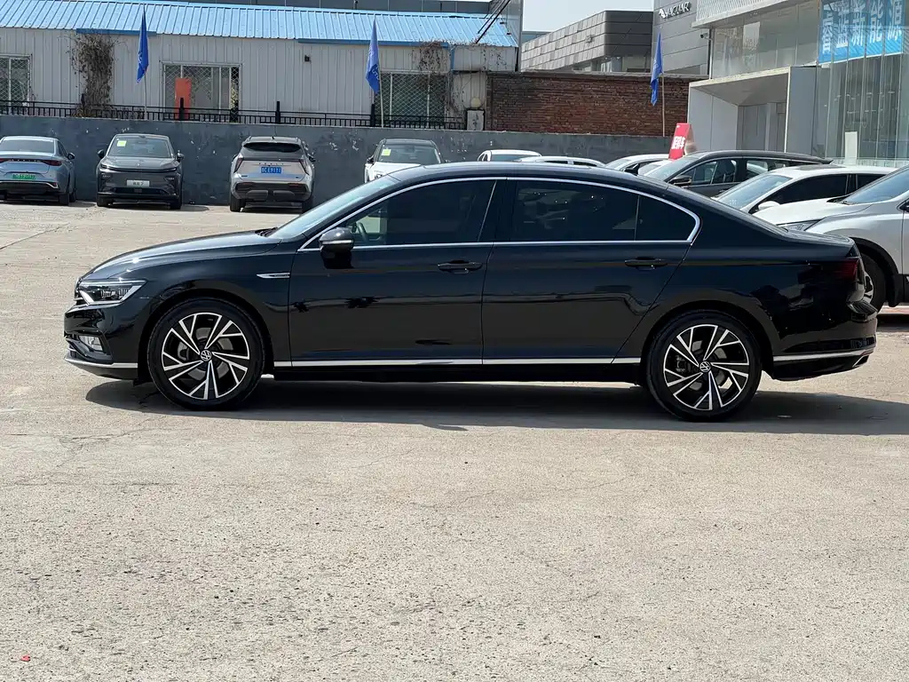 VOLKSWAGEN MAGOTAN 2022