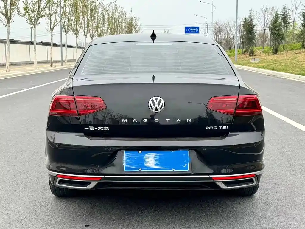 VOLKSWAGEN MAGOTAN 2020