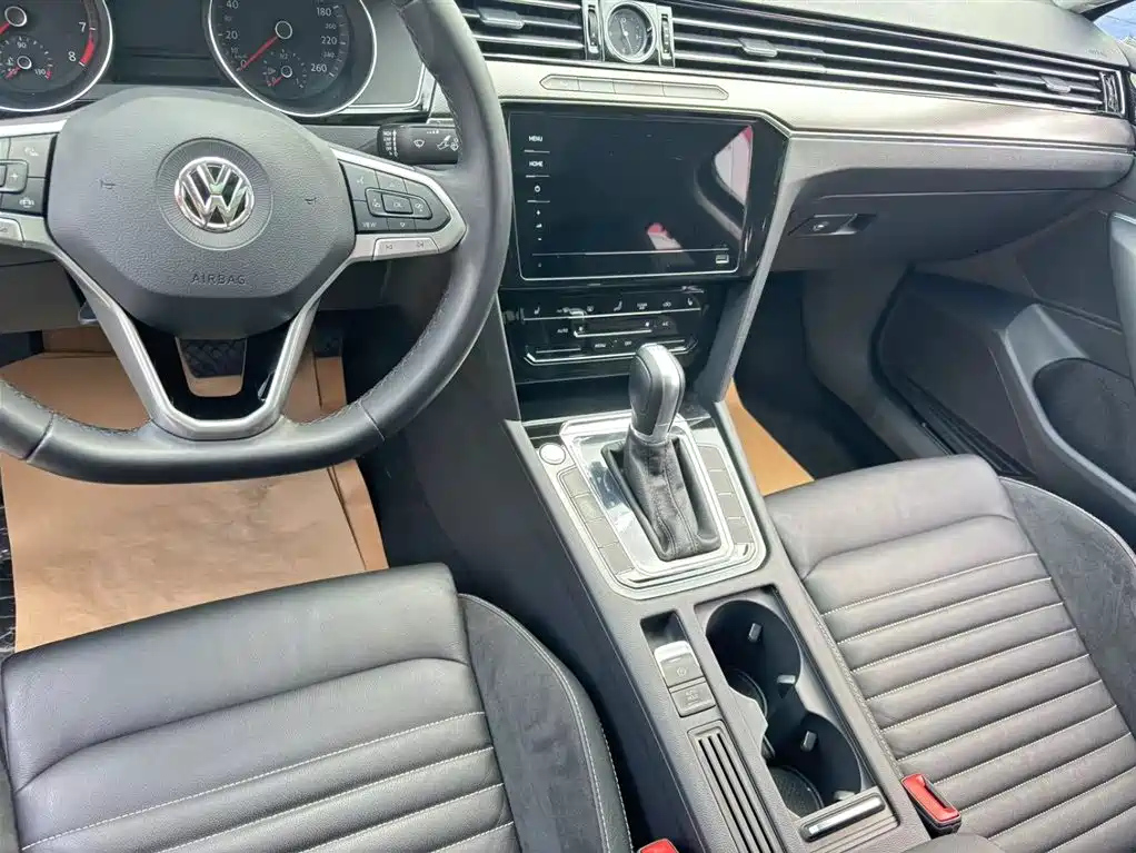 VOLKSWAGEN MAGOTAN 2020