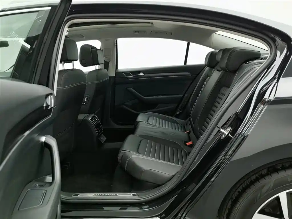 VOLKSWAGEN MAGOTAN 2021
