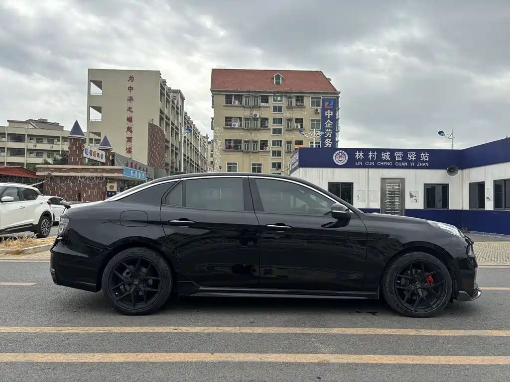 LYNK&CO 03 2020
