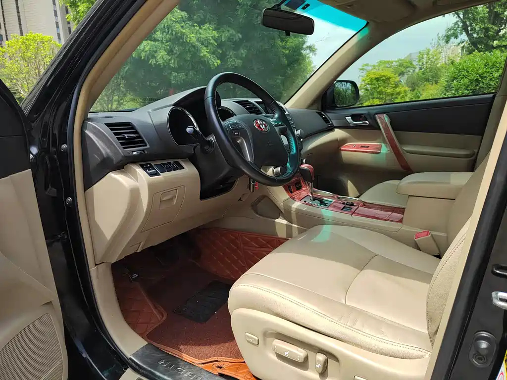 TOYOTA HIGHLANDER 2010