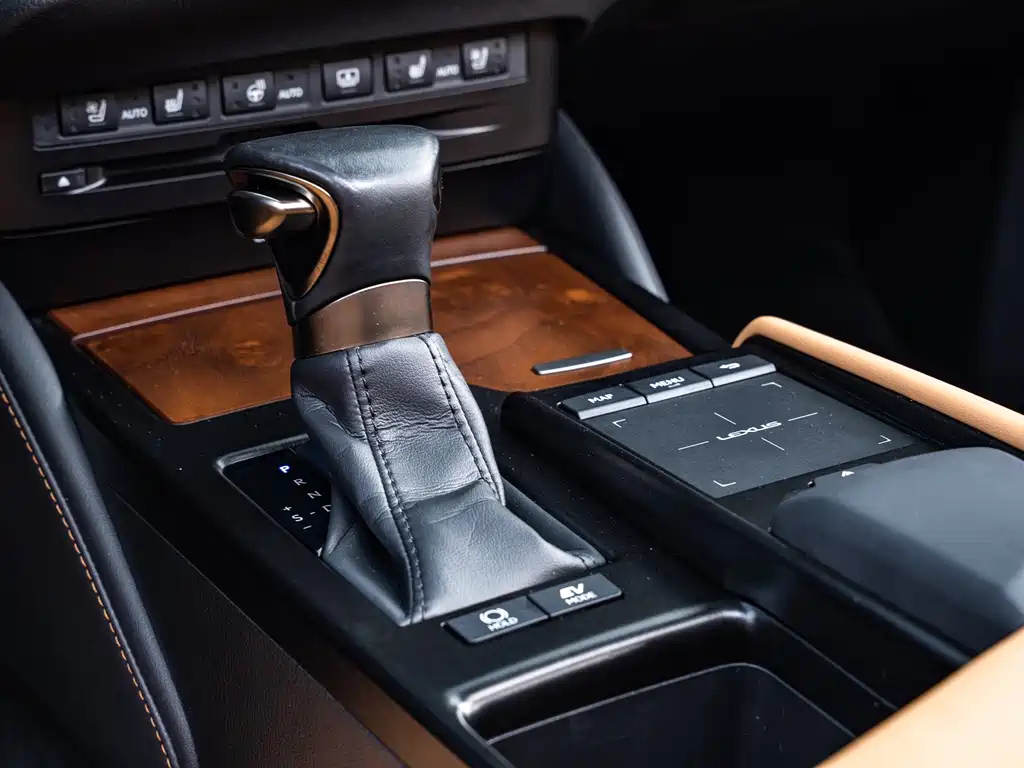 LEXUS ES 2022