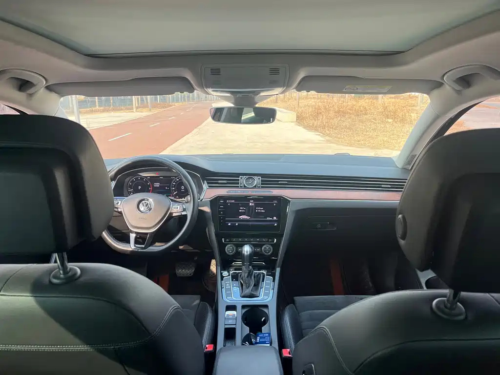 VOLKSWAGEN MAGOTAN 2020