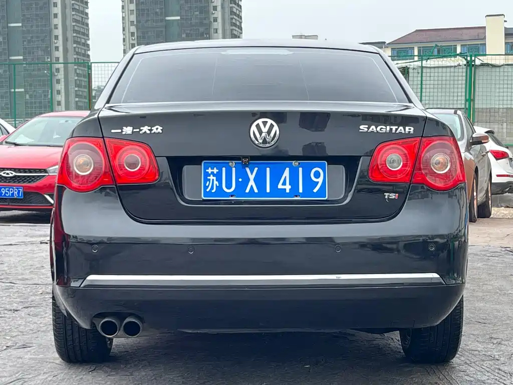 VOLKSWAGEN SAGITAR 2011