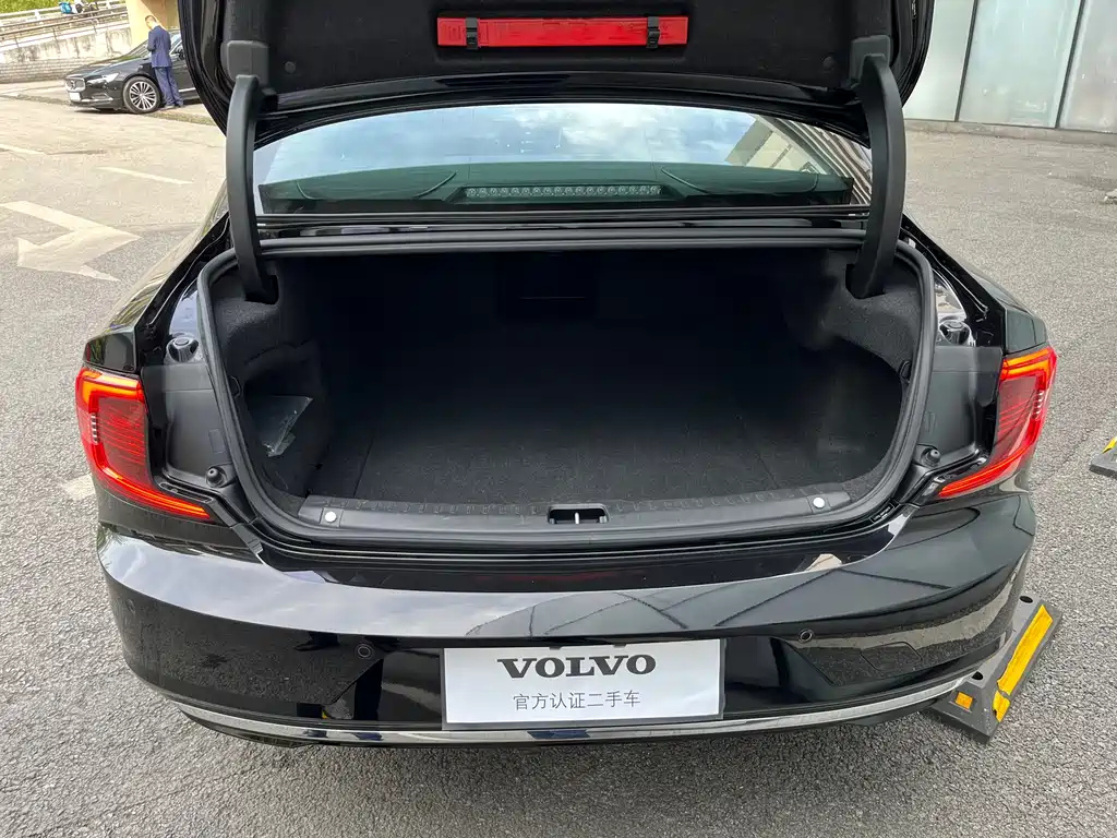 VOLVO S90 2022