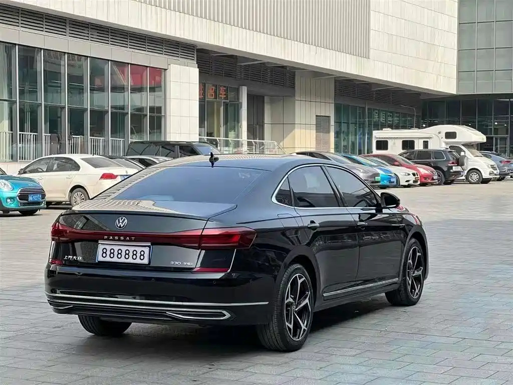 VOLKSWAGEN PASSAT 2022