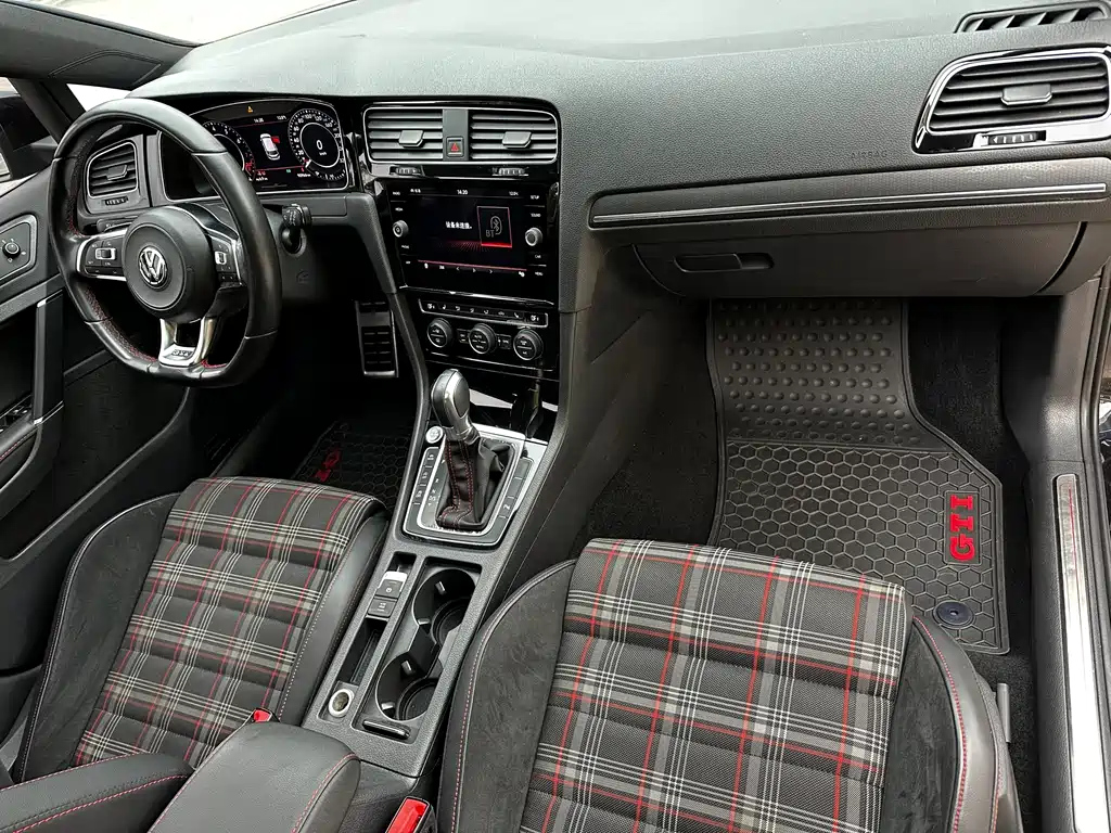 VOLKSWAGEN GOLF 2019