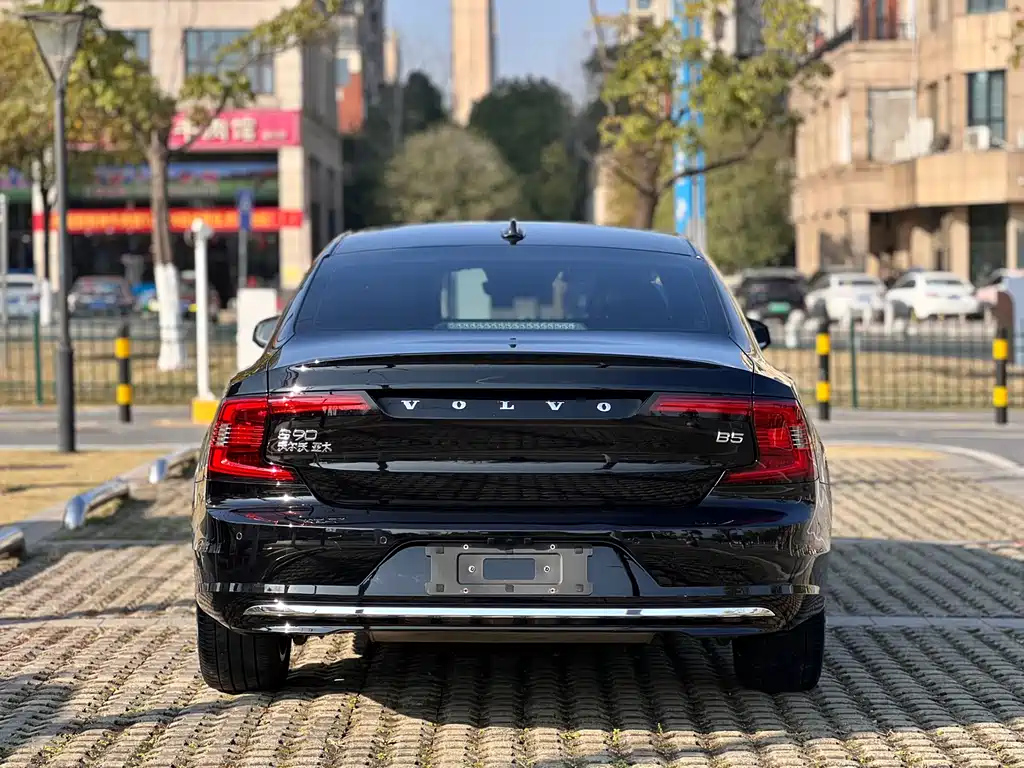 VOLVO S90 2021