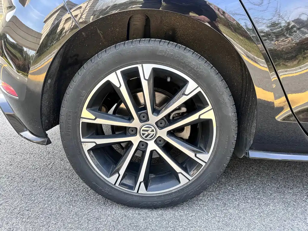 VOLKSWAGEN GOLF 2018