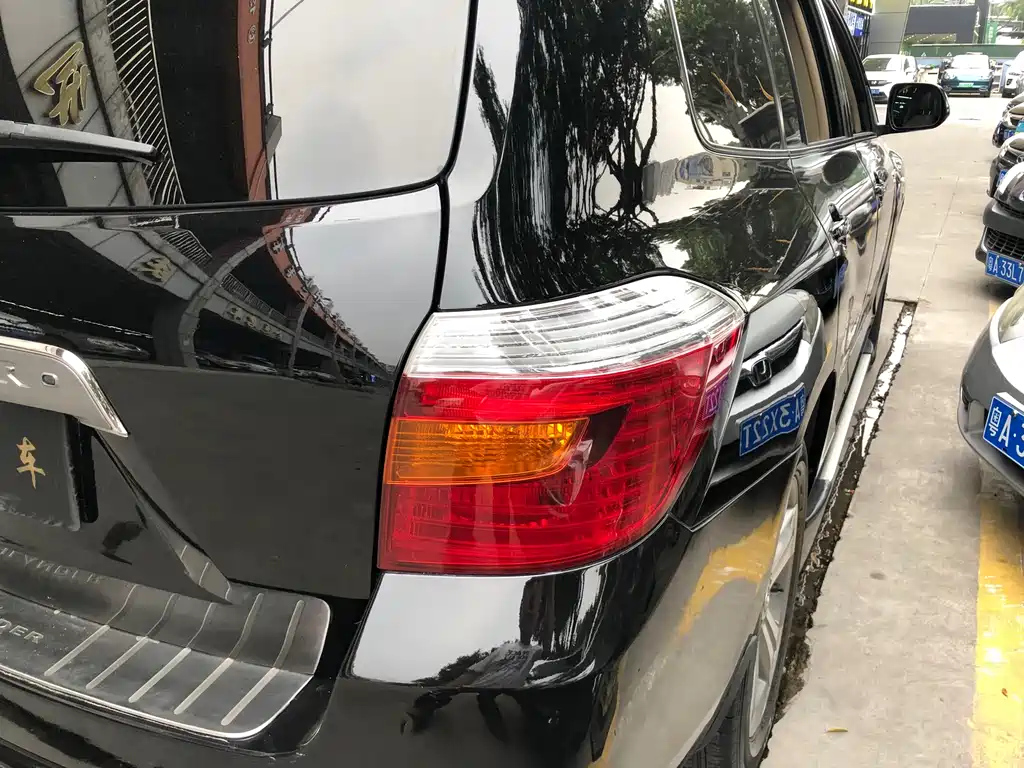TOYOTA HIGHLANDER 2010