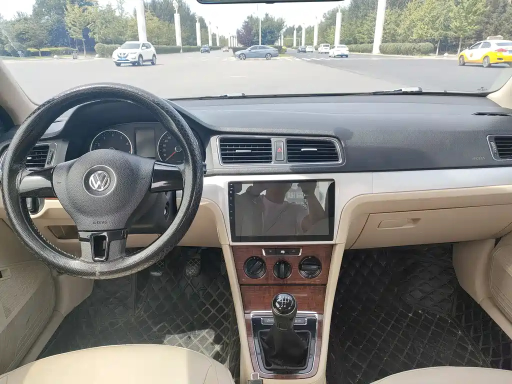 VOLKSWAGEN LAVIDA 2013