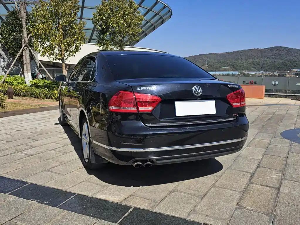 VOLKSWAGEN PASSAT 2015