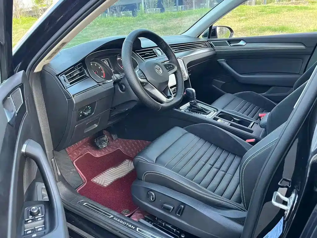 VOLKSWAGEN MAGOTAN 2020