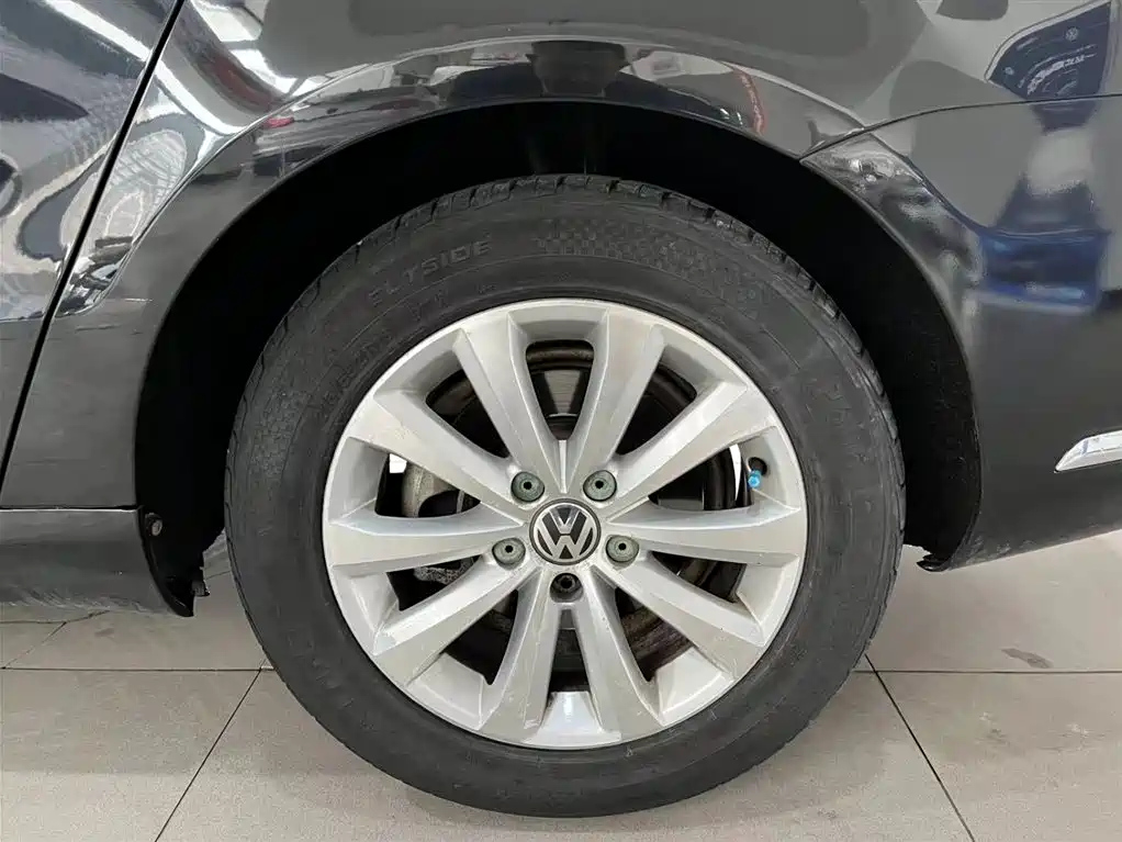VOLKSWAGEN MAGOTAN 2014
