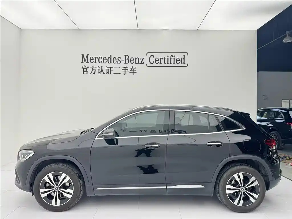 MERCEDES BENZ GLA 2021