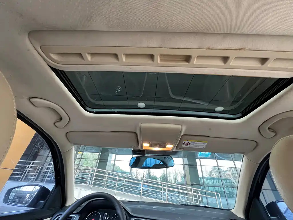 VOLKSWAGEN LAVIDA 2014