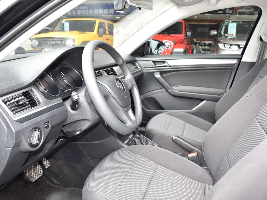 VOLKSWAGEN BORA 2019