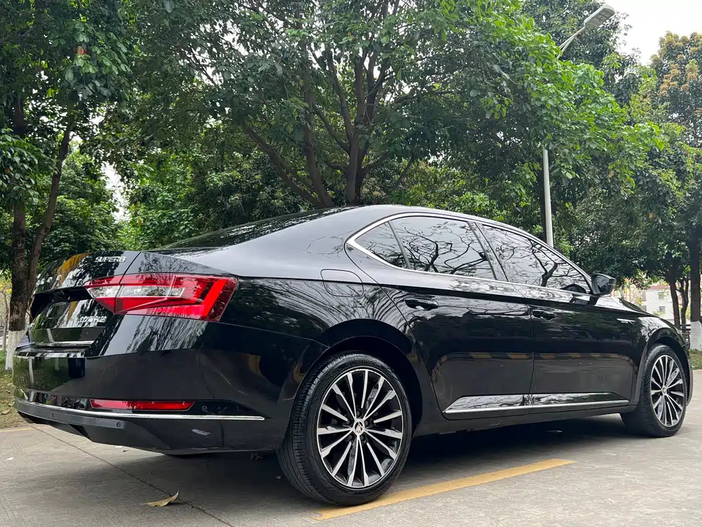 SKODA SUPERB 2017