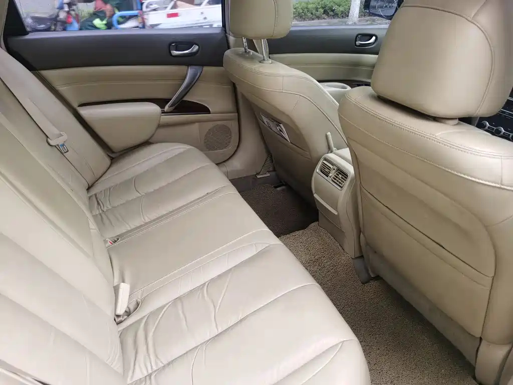 NISSAN TEANA 2010