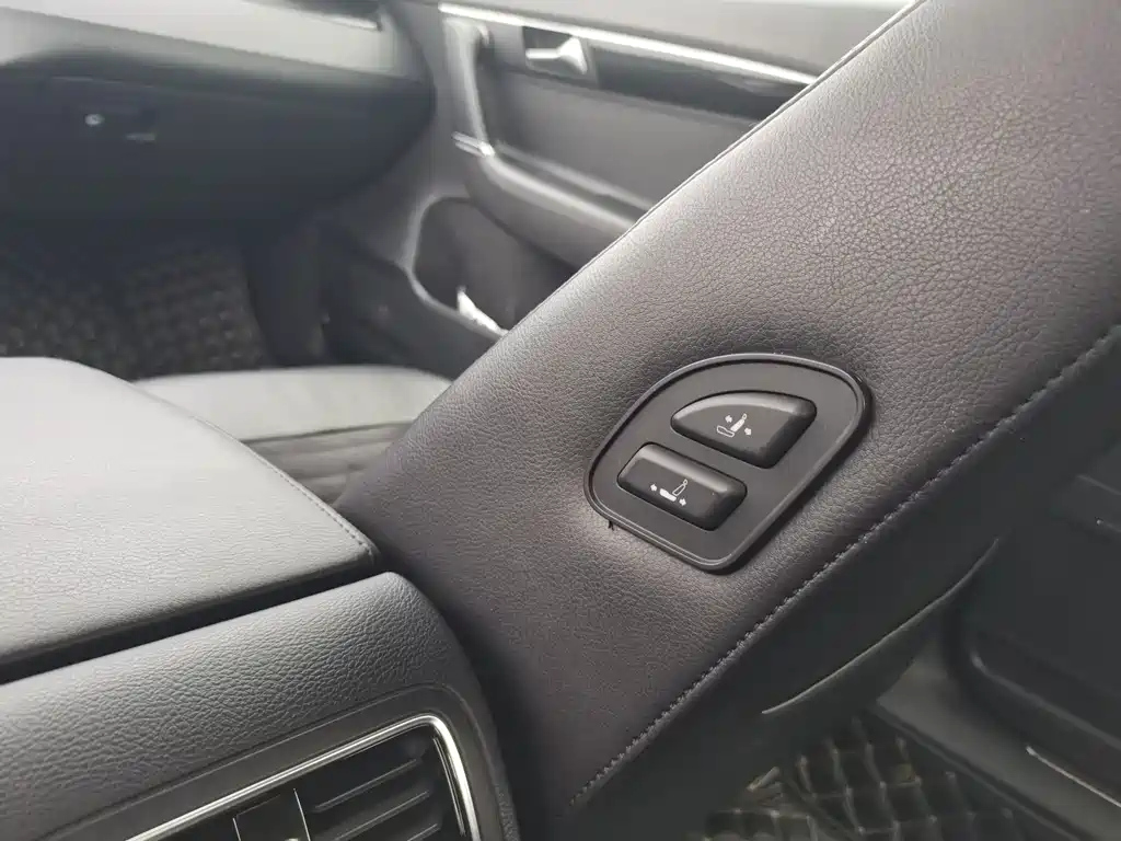 VOLKSWAGEN MAGOTAN 2014